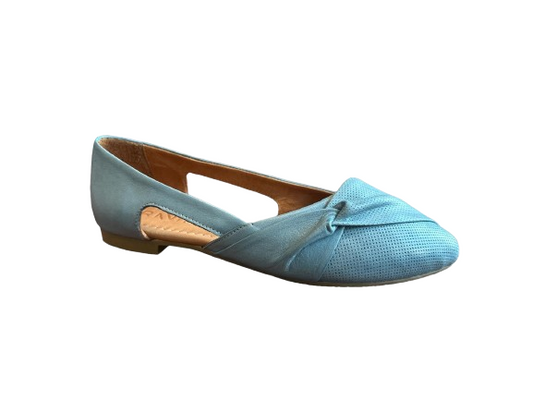 Elegant Side-Cut Flats with Subtle Front Pattern – Denim