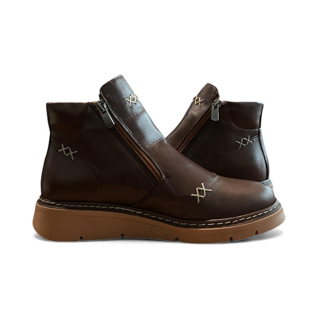 Begoria 'Craft' – Hand-Stitched Leather Boots with Side Zip Begoria