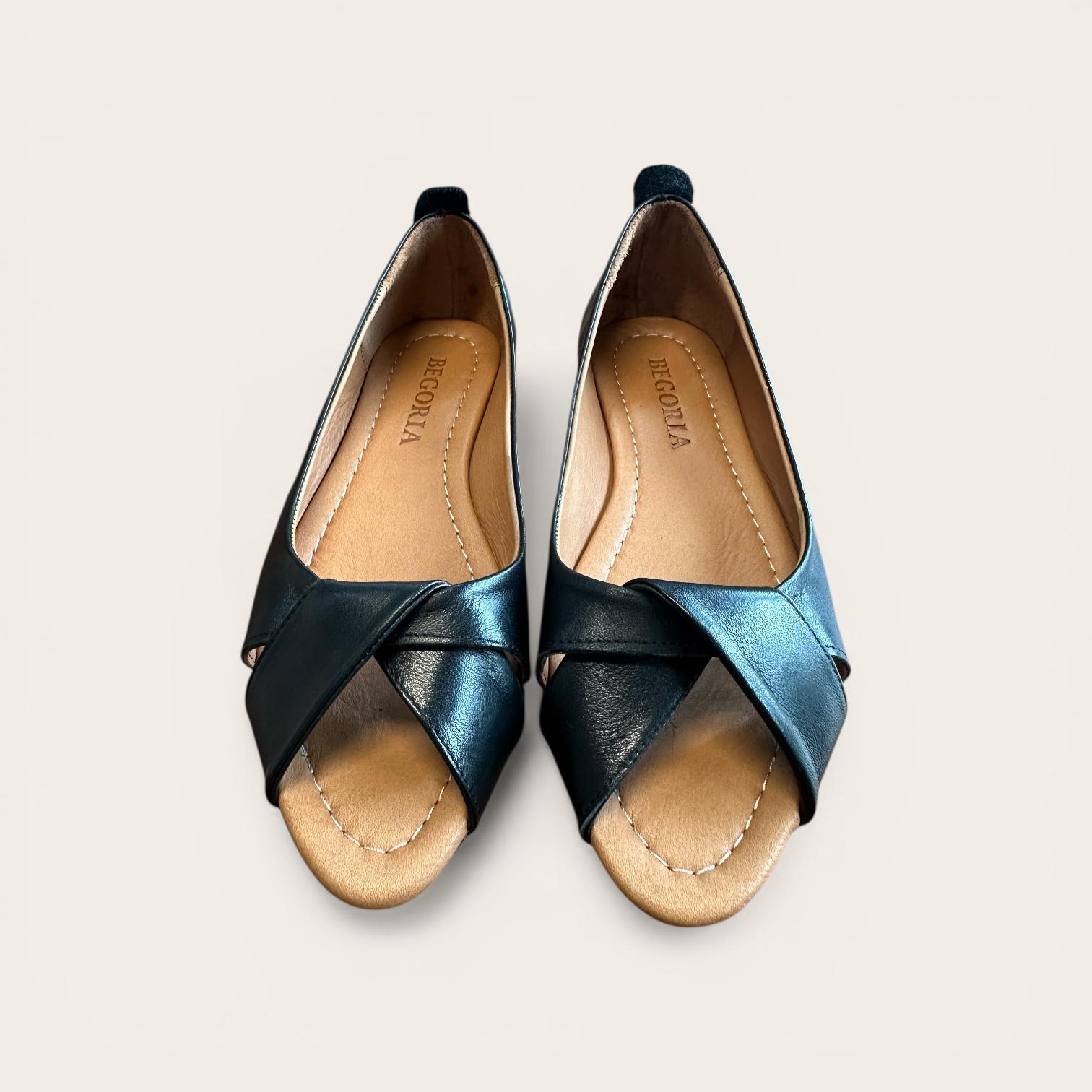 Begoria Milano - Premium Leather Open-Toe Flats Black 40 Begoria