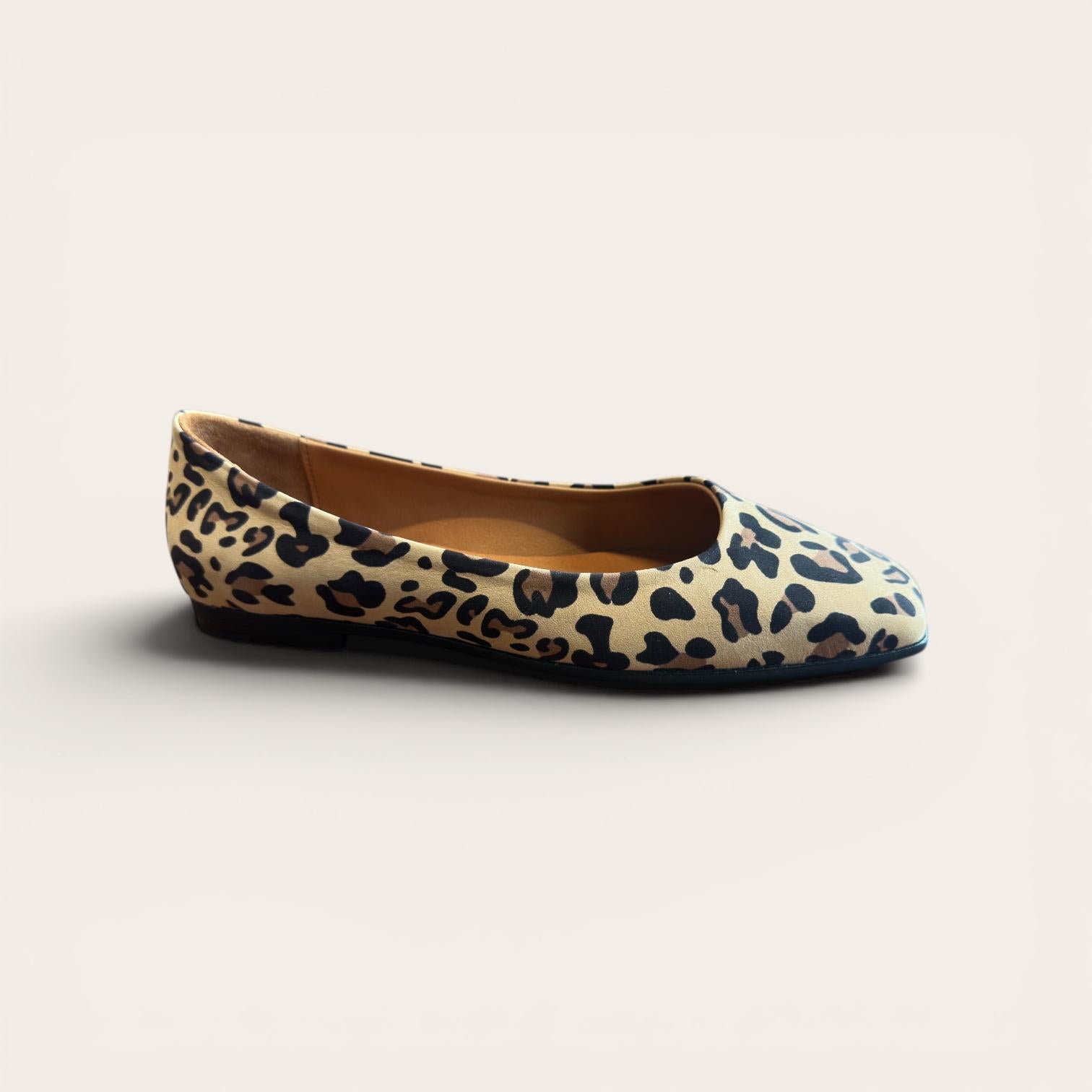 Begoria City Muse - Comfortable Leopard Leather Flats