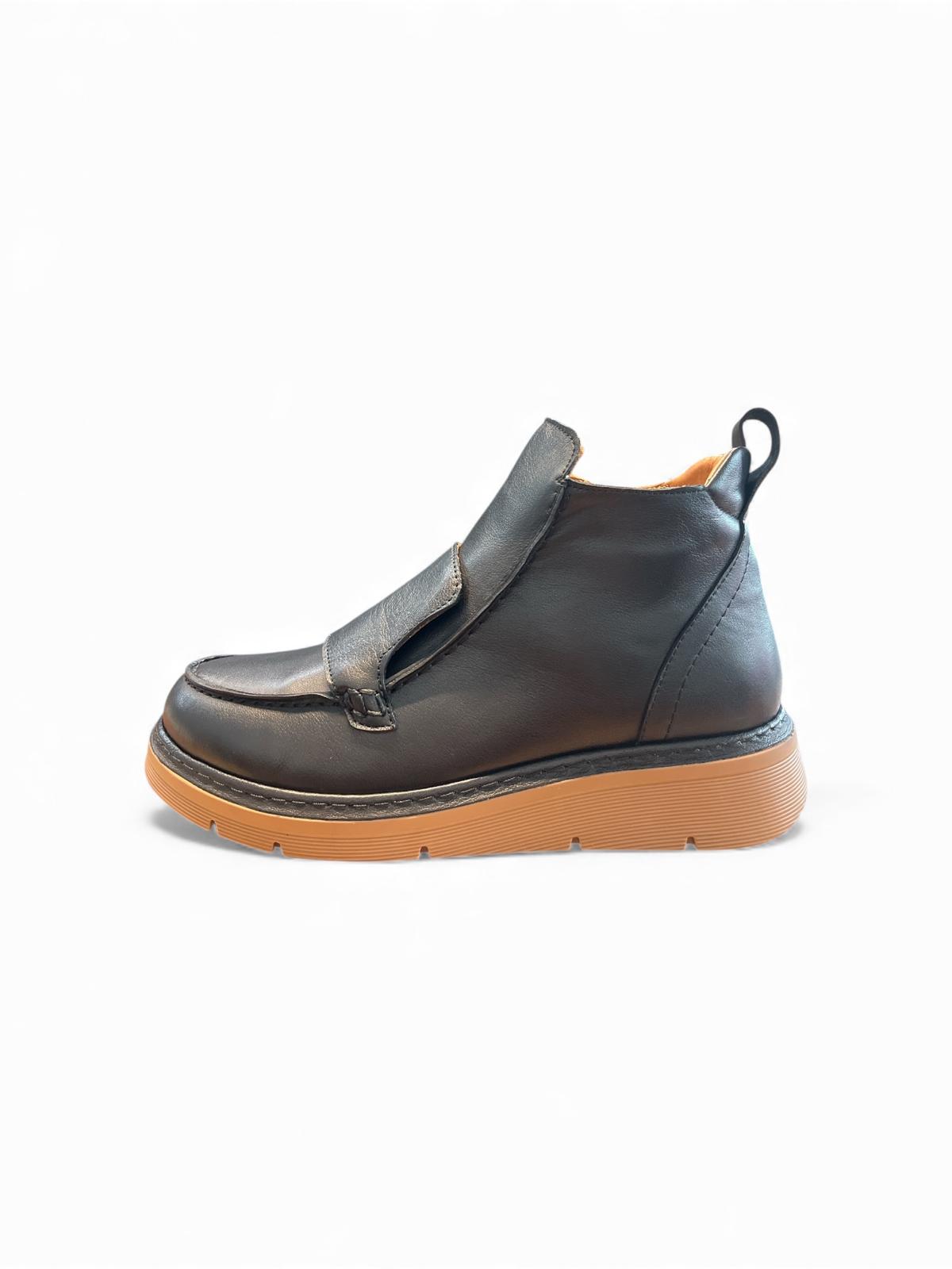 Begoria 'Amber' – Casual Premium Leather Boots Black Begoria