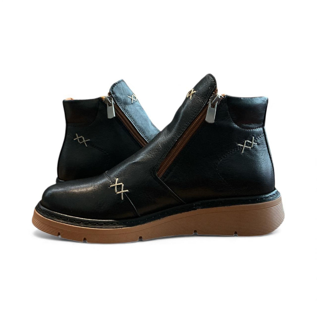 Begoria 'Craft' – Hand-Stitched Leather Boots with Side Zip Begoria
