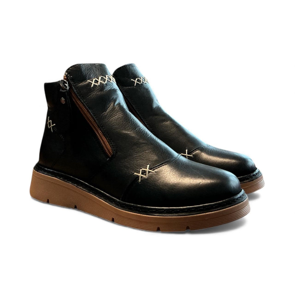 Begoria 'Craft' – Hand-Stitched Leather Boots with Side Zip Begoria