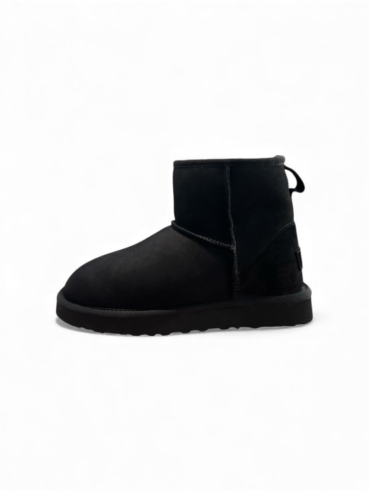 Begoria 'Cloud' – Suede Boots with Shearling Lining Black Begoria