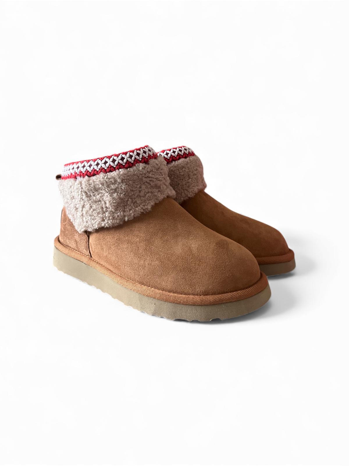 Begoria 'Sienna' – Suede Ankle Boots with Plush Collar Begoria