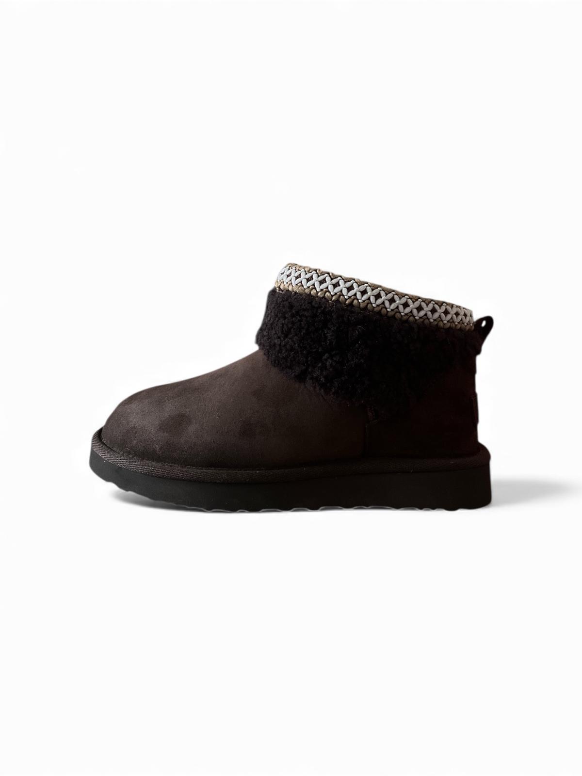 Begoria 'Sienna' – Suede Ankle Boots with Plush Collar Brown Begoria