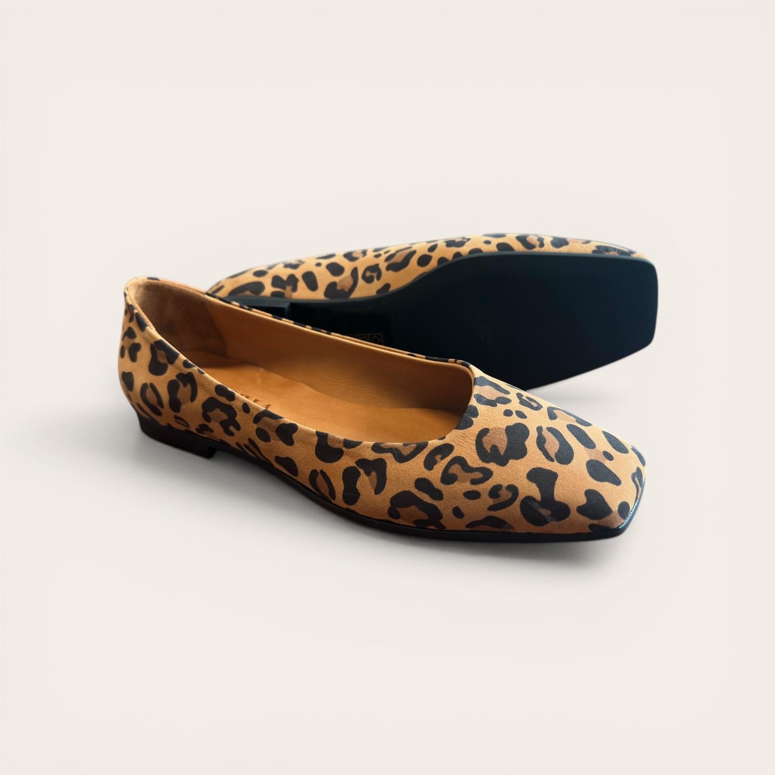 Begoria City Muse - Comfortable Leopard Leather Flats