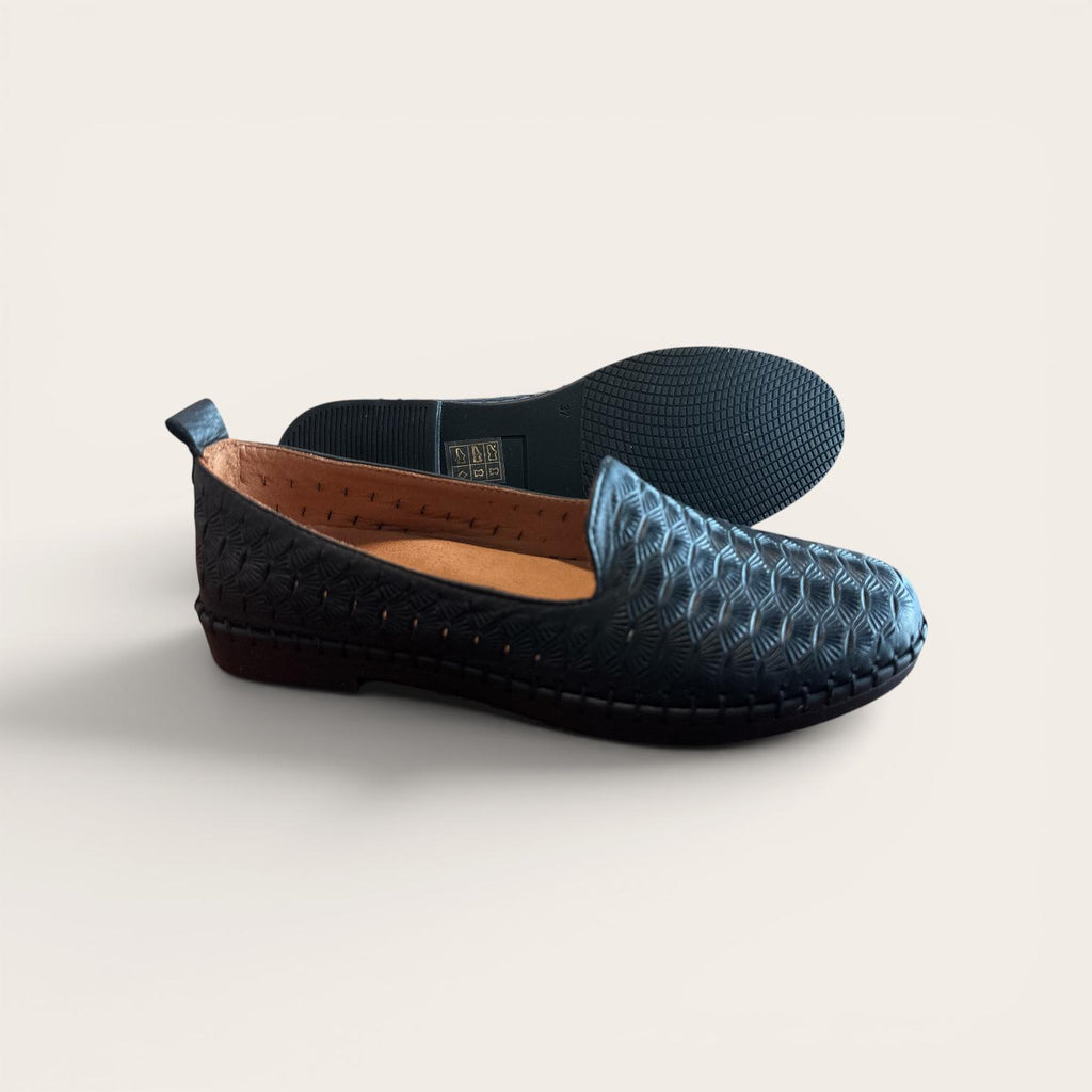 Begoria Artisan - Embroidered Texture Loafers with Whipstitch Detail