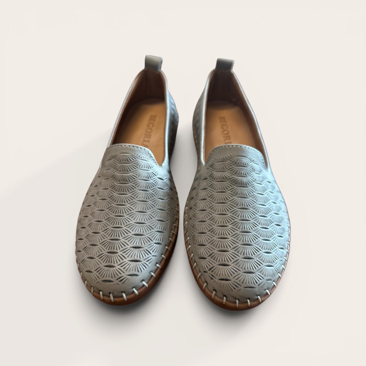 Begoria Artisan - Embroidered Texture Loafers with Whipstitch Detail