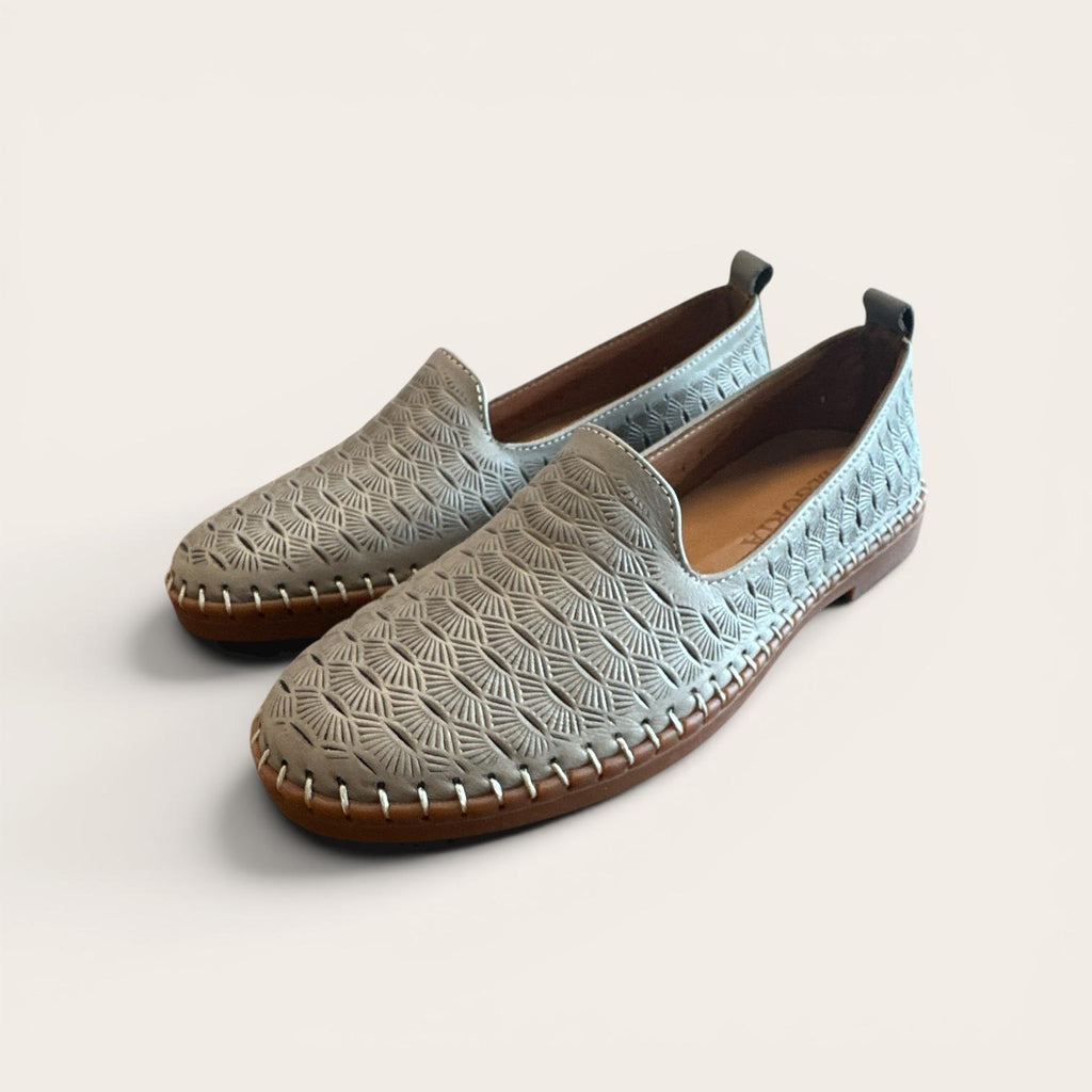 Begoria Artisan - Embroidered Texture Loafers with Whipstitch Detail