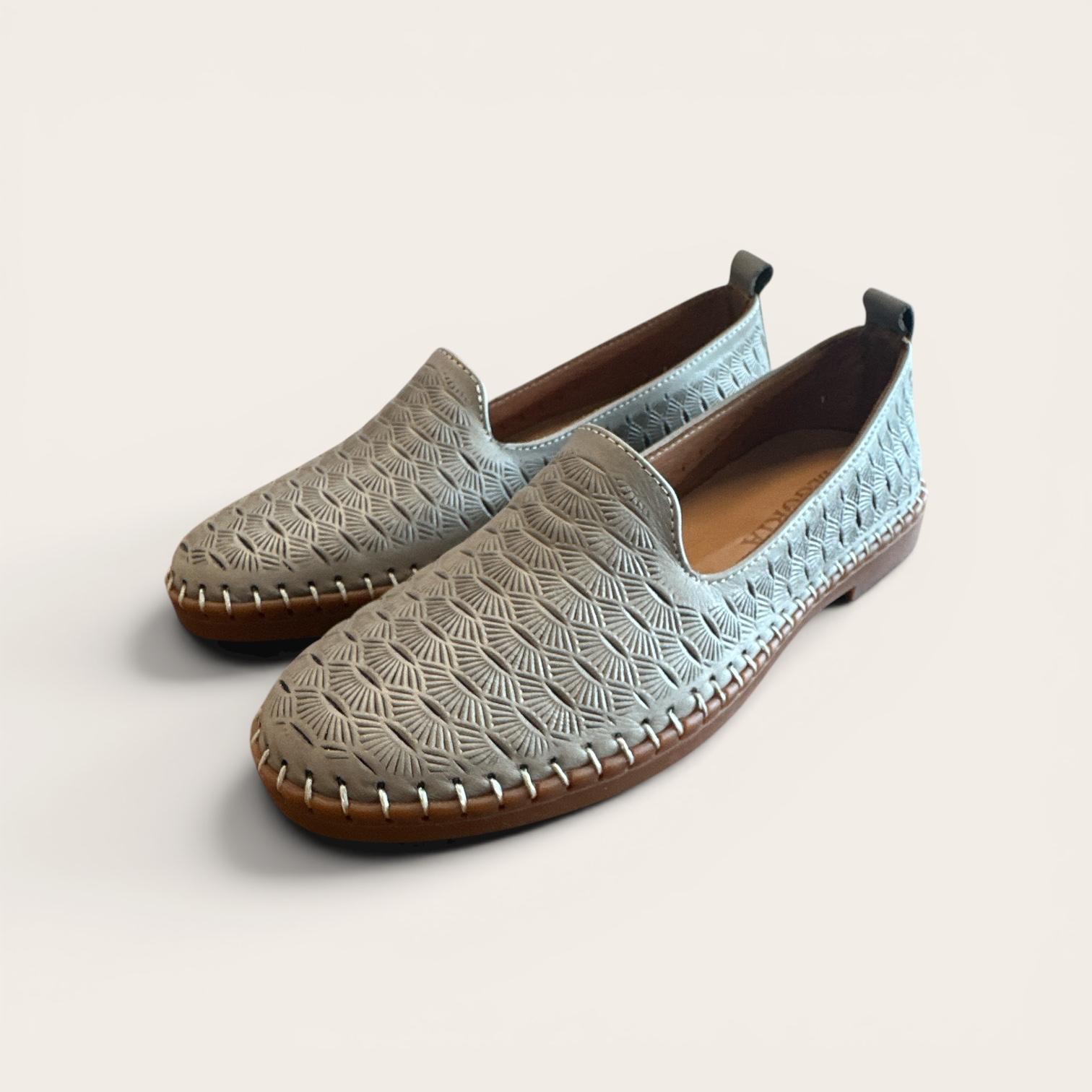 Begoria Artisan - Embroidered Texture Loafers with Whipstitch Detail