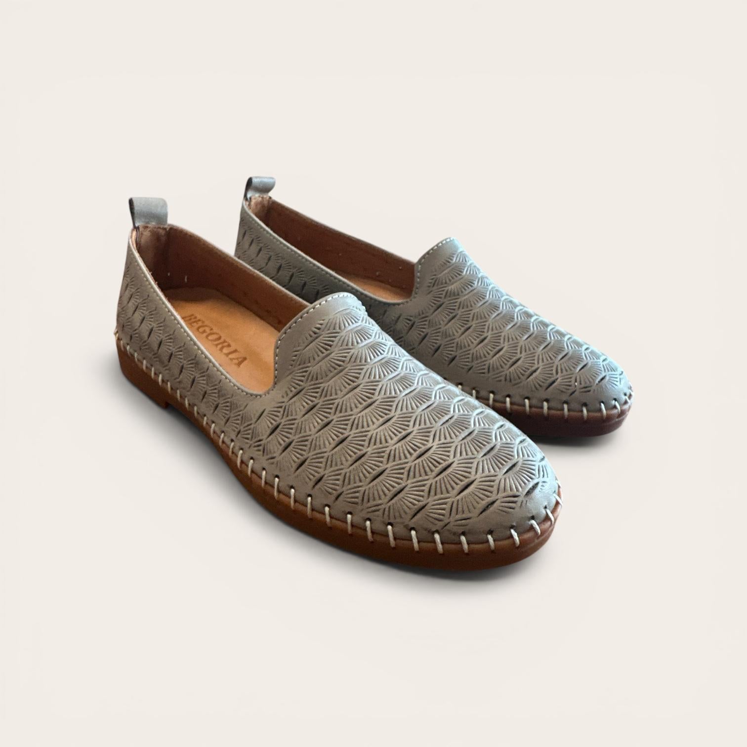 Begoria Artisan - Embroidered Texture Loafers with Whipstitch Detail