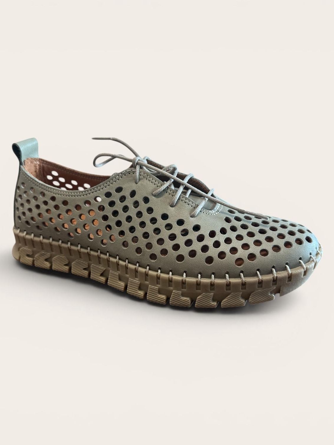 Begoria Aero - Lightweight Lace-Up Soft Leather Women's Shoes