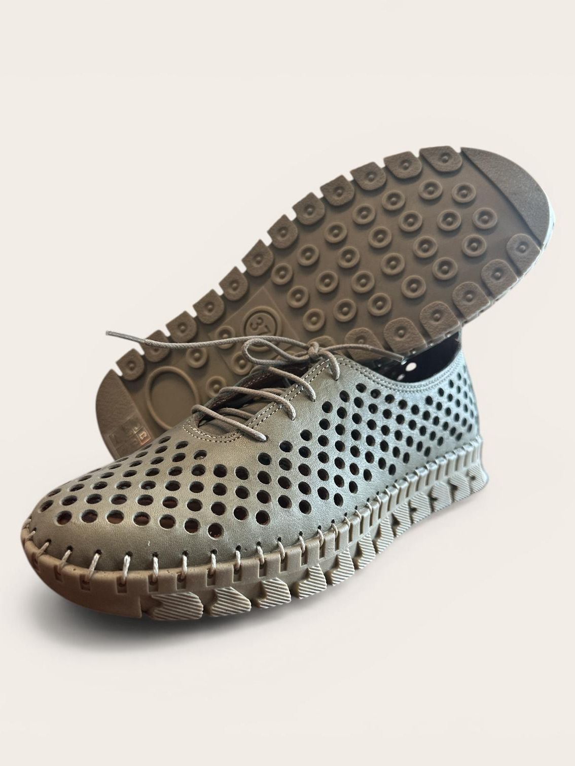 Begoria Aero - Lightweight Lace-Up Soft Leather Women's Shoes