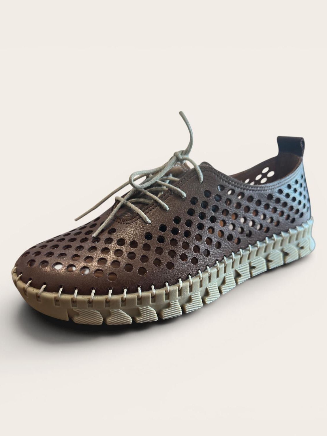 Begoria Aero - Lightweight Lace-Up Soft Leather Women's Shoes
